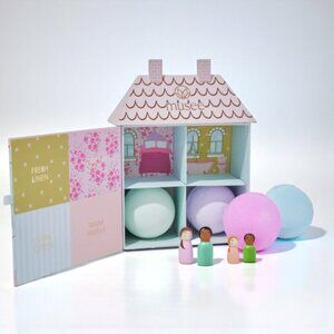 NWT / NIB Musée Dollhouse Bath Bomb Gift Set